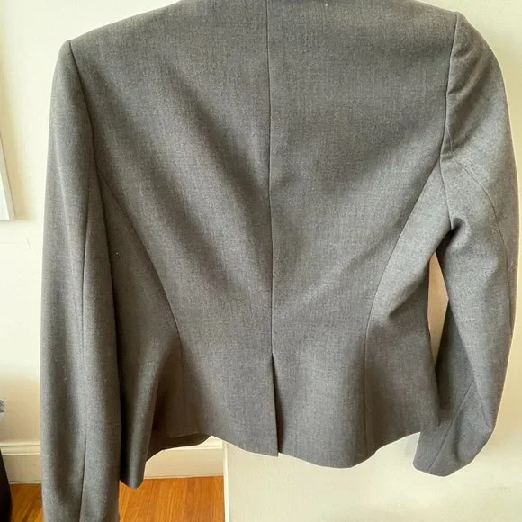Calvin Klein gray blazer size 4 petite - Picture 3 of 3